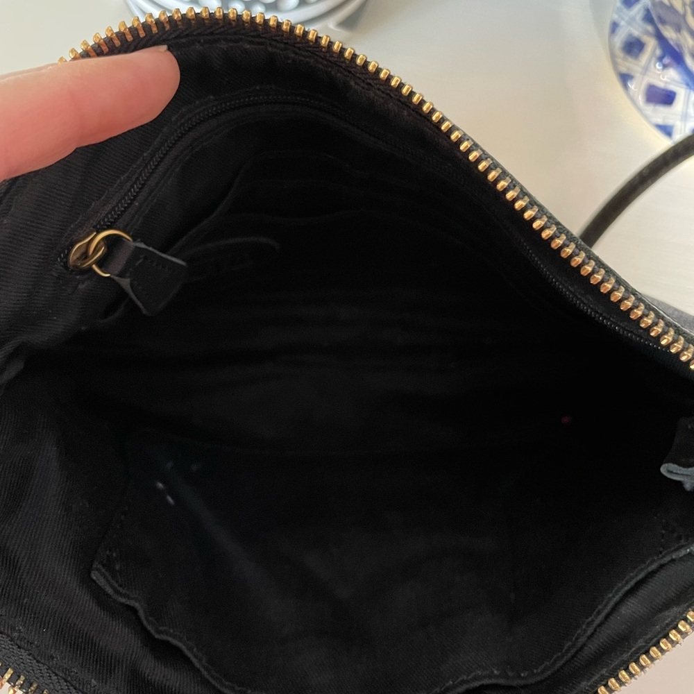 Fossil Black Leather Crossbody Purse With Gold Zippers 10”Lx1.5”Wx6.5”H - Picture 6 of 7